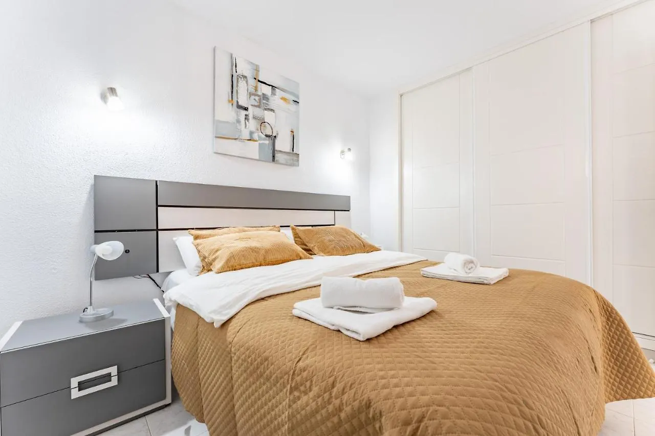 Coastal Charm Renovated 2Bed Apt, Pool, Sea Views Benalmadena Apartment