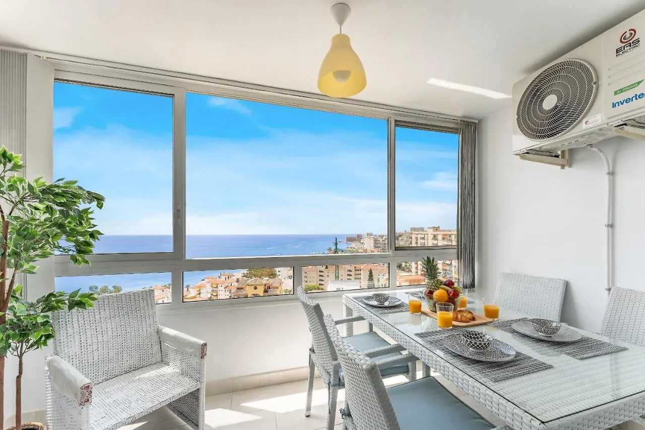 Coastal Charm Renovated 2Bed Apt, Pool, Sea Views Benalmadena Apartment