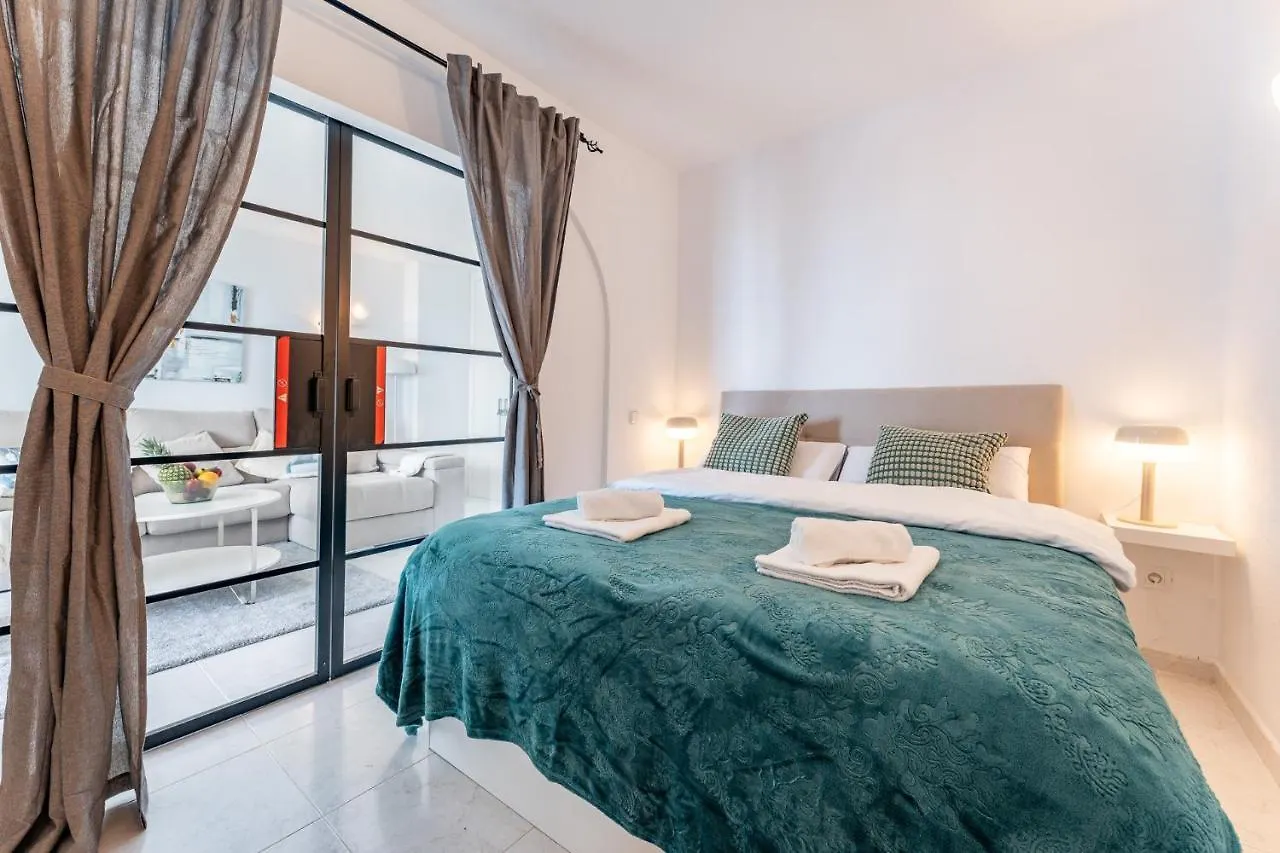 Coastal Charm Renovated 2Bed Apt, Pool, Sea Views Benalmadena 0*,